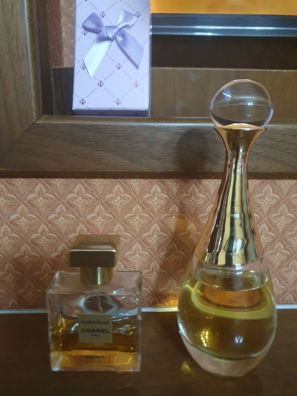 Духи Jador Dior 500 тыс и Chanel Gabrielle 300 тыс