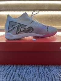 Ghete fotbal “Puma Future” de sintetic (42,5)