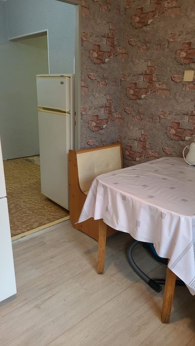 Сдадим 2 х комнатная кв в 5 микр 39 дом 2 этаж .