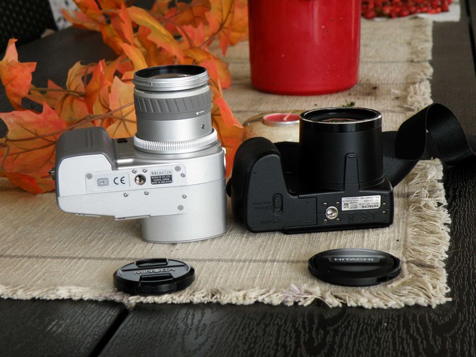 Foto Minolta Dimage 5 + Hitachi HBC 1600E