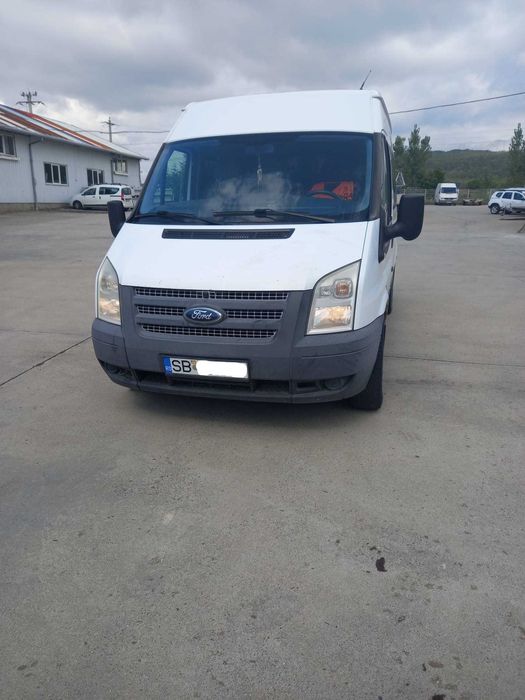 Ford Tansit 2.2L 6 locuri + marfa