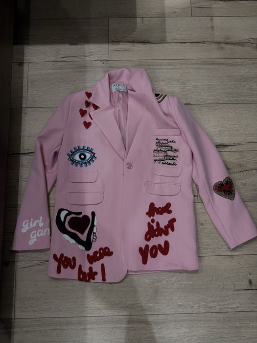 Розов блейзър с окраска