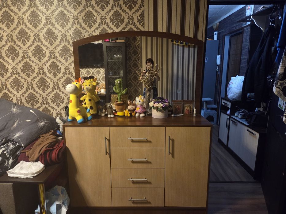 Продам комод с зеркалом