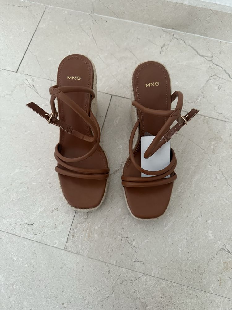 Дамски сандали Gioseppo и Mango