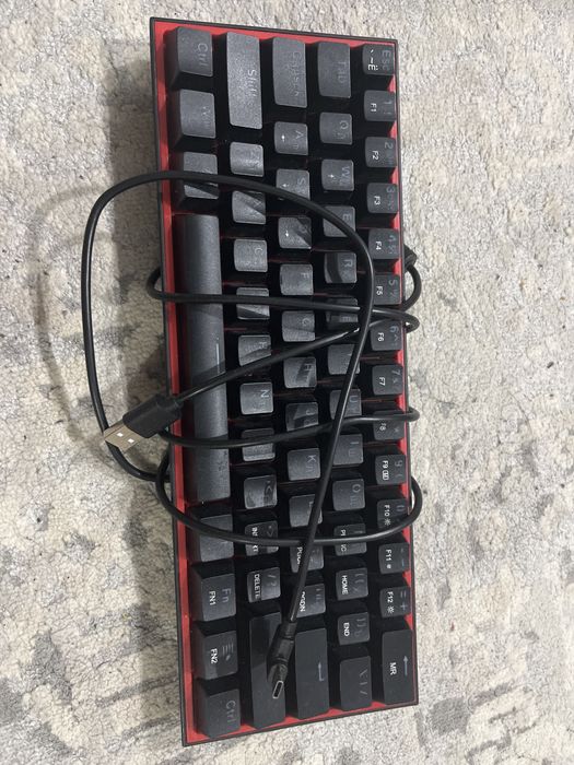 Продам игровую клавиатуру Redragon Fizz 70671