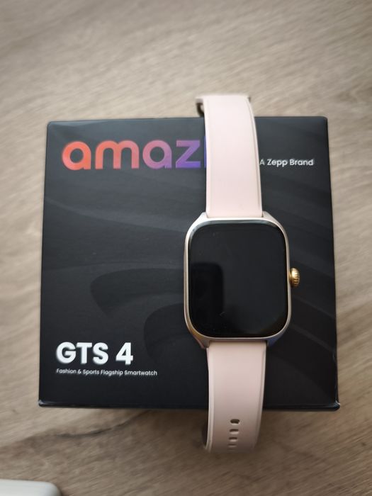 Смарт часовник Amazfit GTS 4