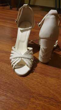 Sandale albe iutta