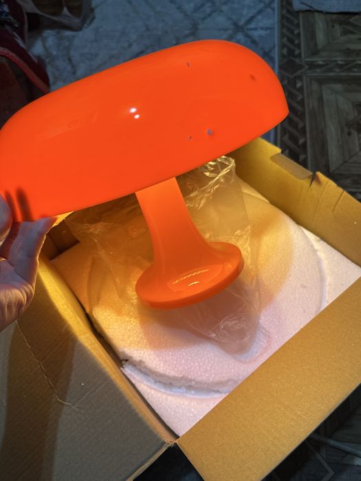 Настольная лампа