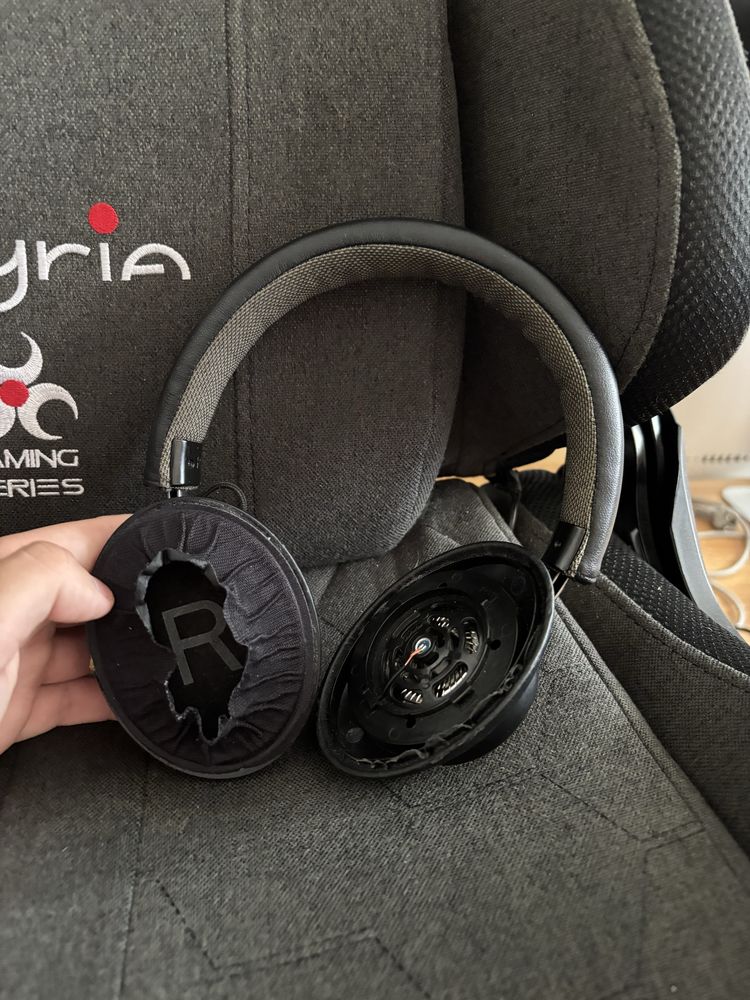 Casti SACKit TOUCHit Headphones Black:  Wireless freedom with TOUCHit