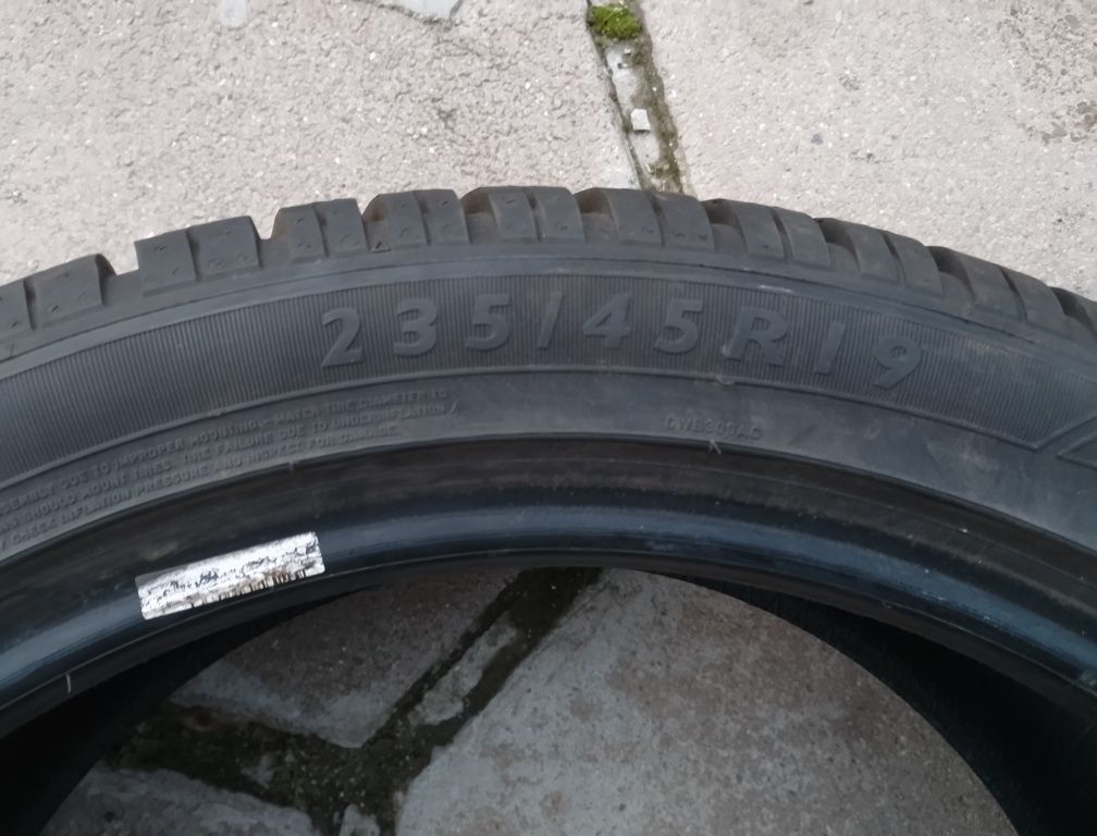 Зимни гуми Dunlop 235 45 19