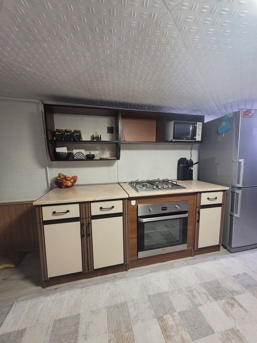 Продам кухонный гарнитур с техникой.