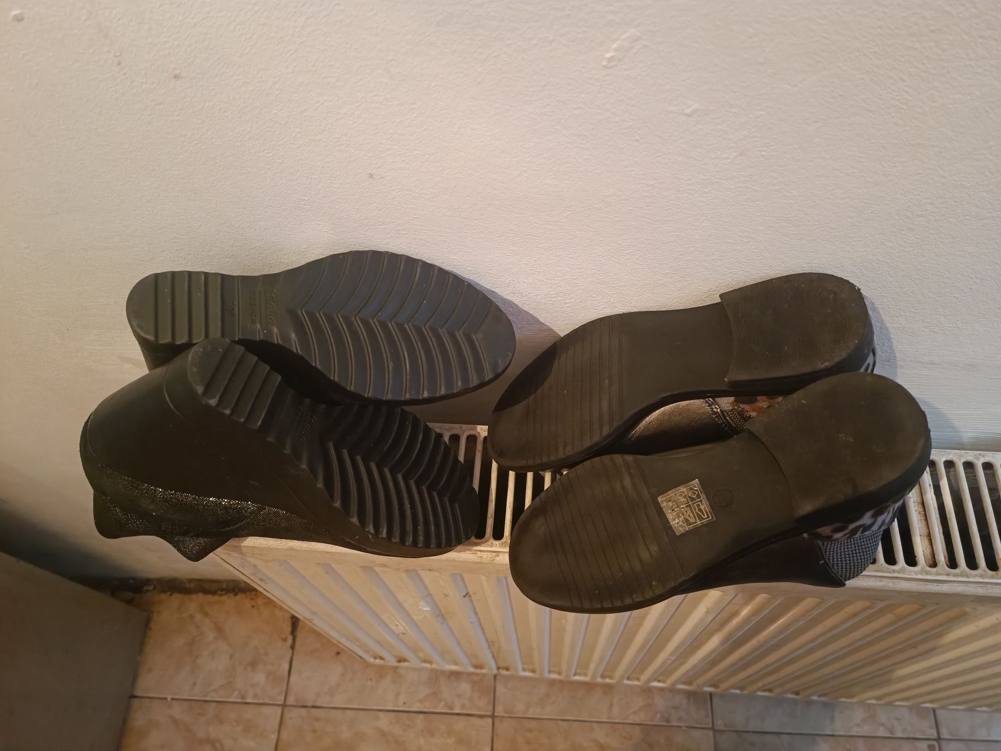 Botine și ghetuțe noi