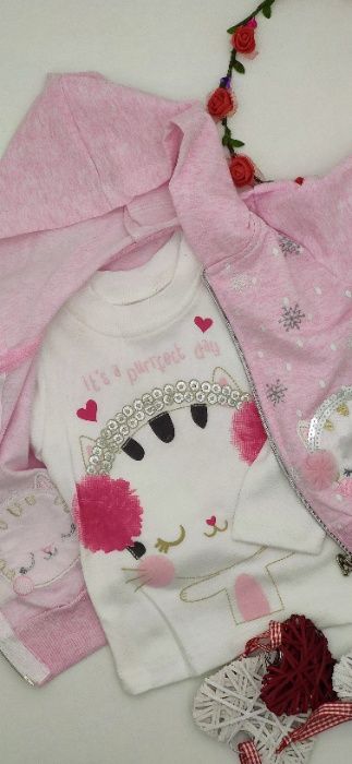 Set DONINO BABY din pantaloni, hanorac cu gluga cu fermoar si bluza