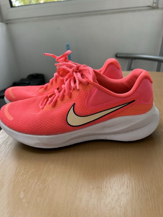 Маратонки Nike 38,5