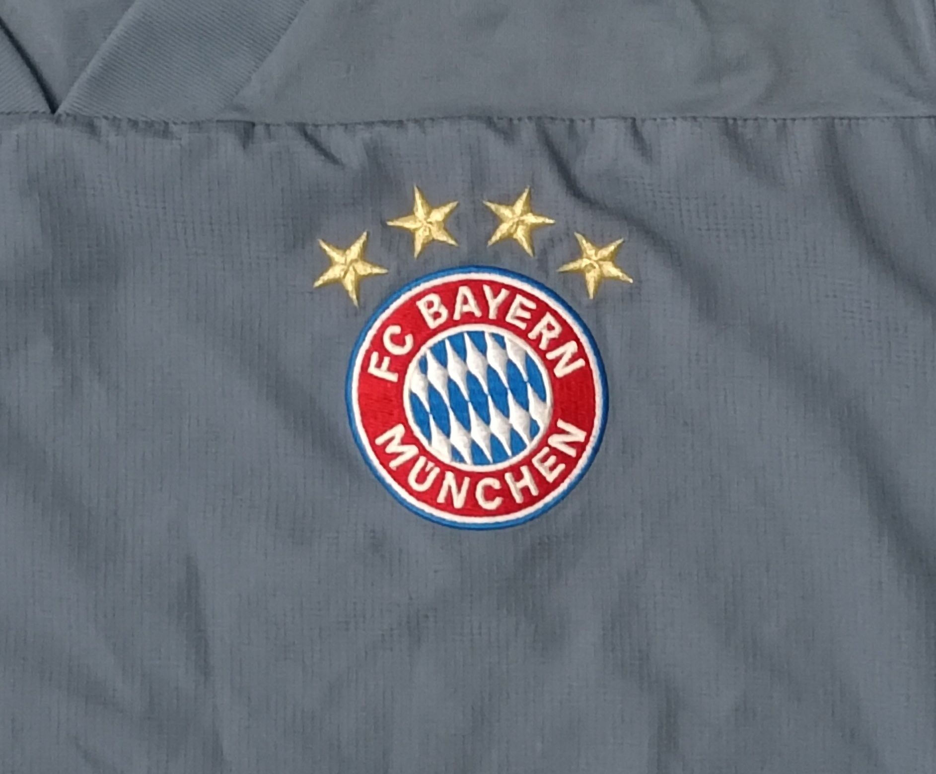 Adidas Bayern Munchen оригинално горнище M Адидас Байерн Мюнхен