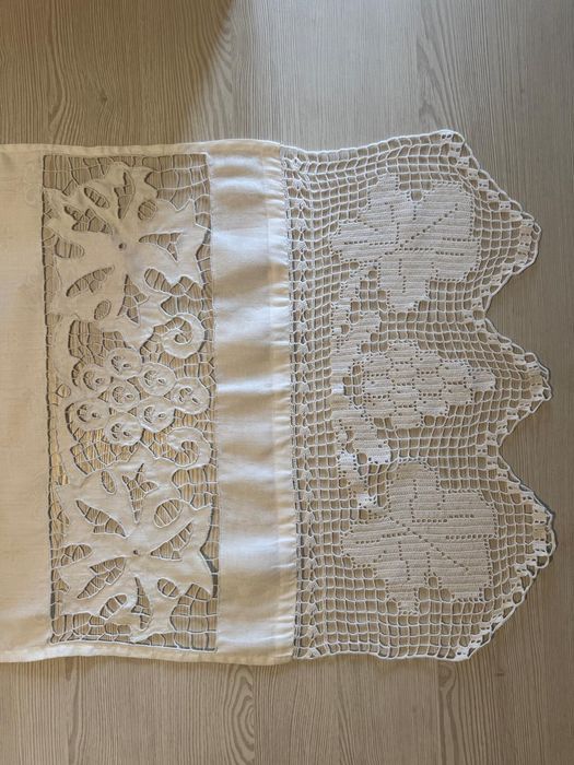 Broderie manuala stare foarte buna