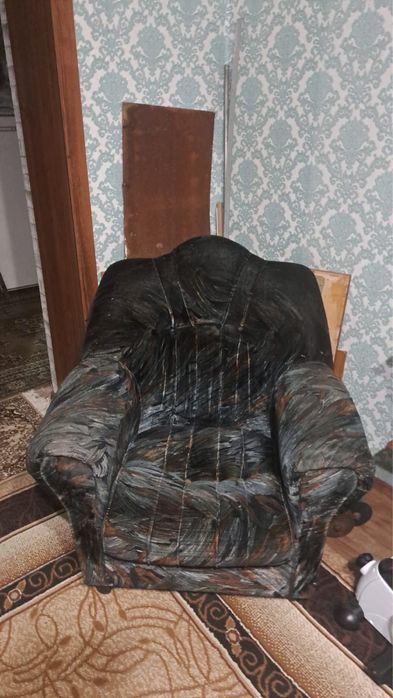 Продам диван и 2 кресла
