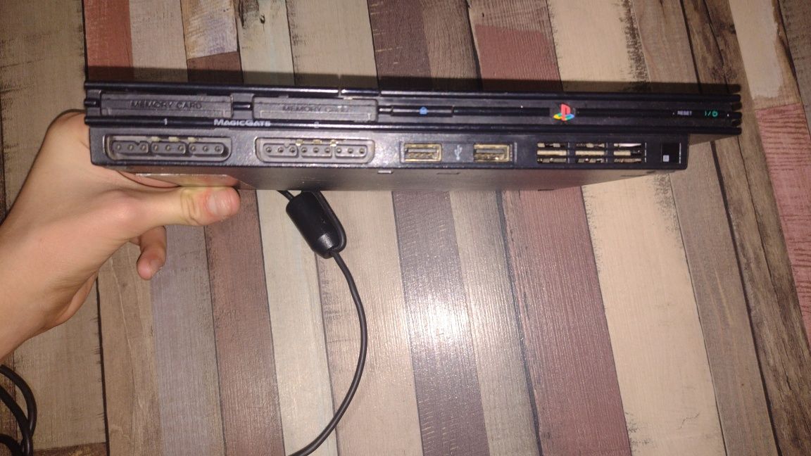 PlayStation 2 cu tot cu jocuri!  (Pot da si jocurile separat)