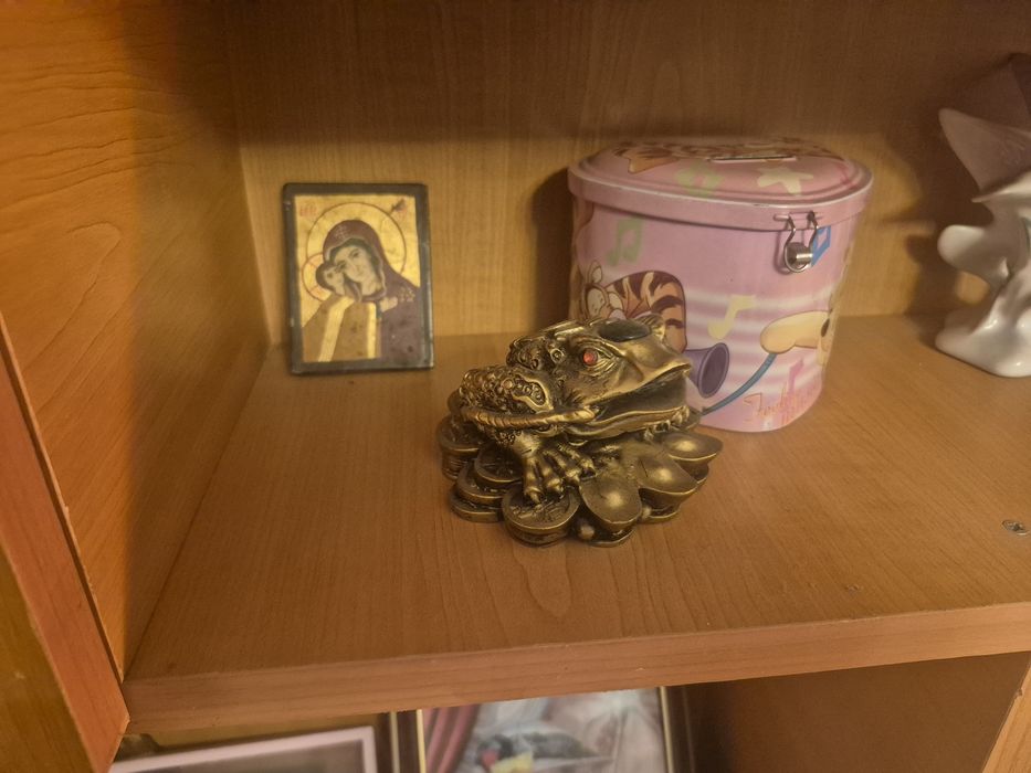 Bibelouri associate Patului Recamier Comanda cu Rafturi