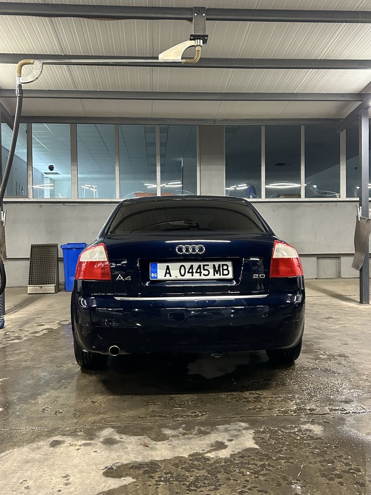 Audi A4.