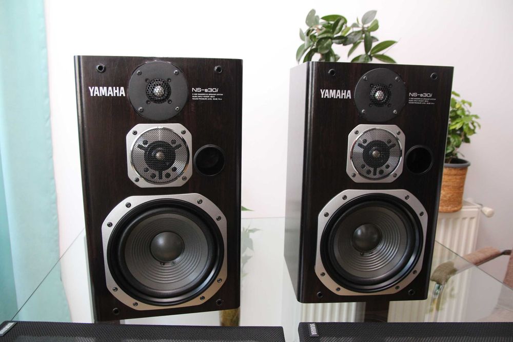Pereche boxe Yamaha NS-S30i culoare negru cu maro.
