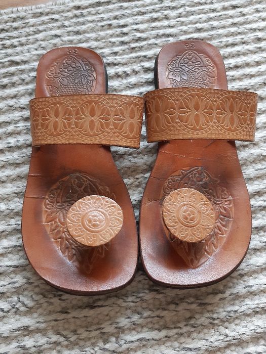 Papuci din piele