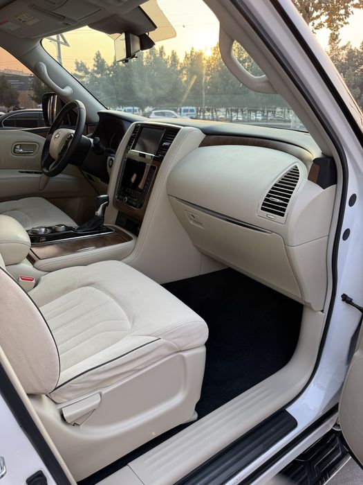 NISSAN PATROL sotiladi full xamma navarotlari bor ideal moshina