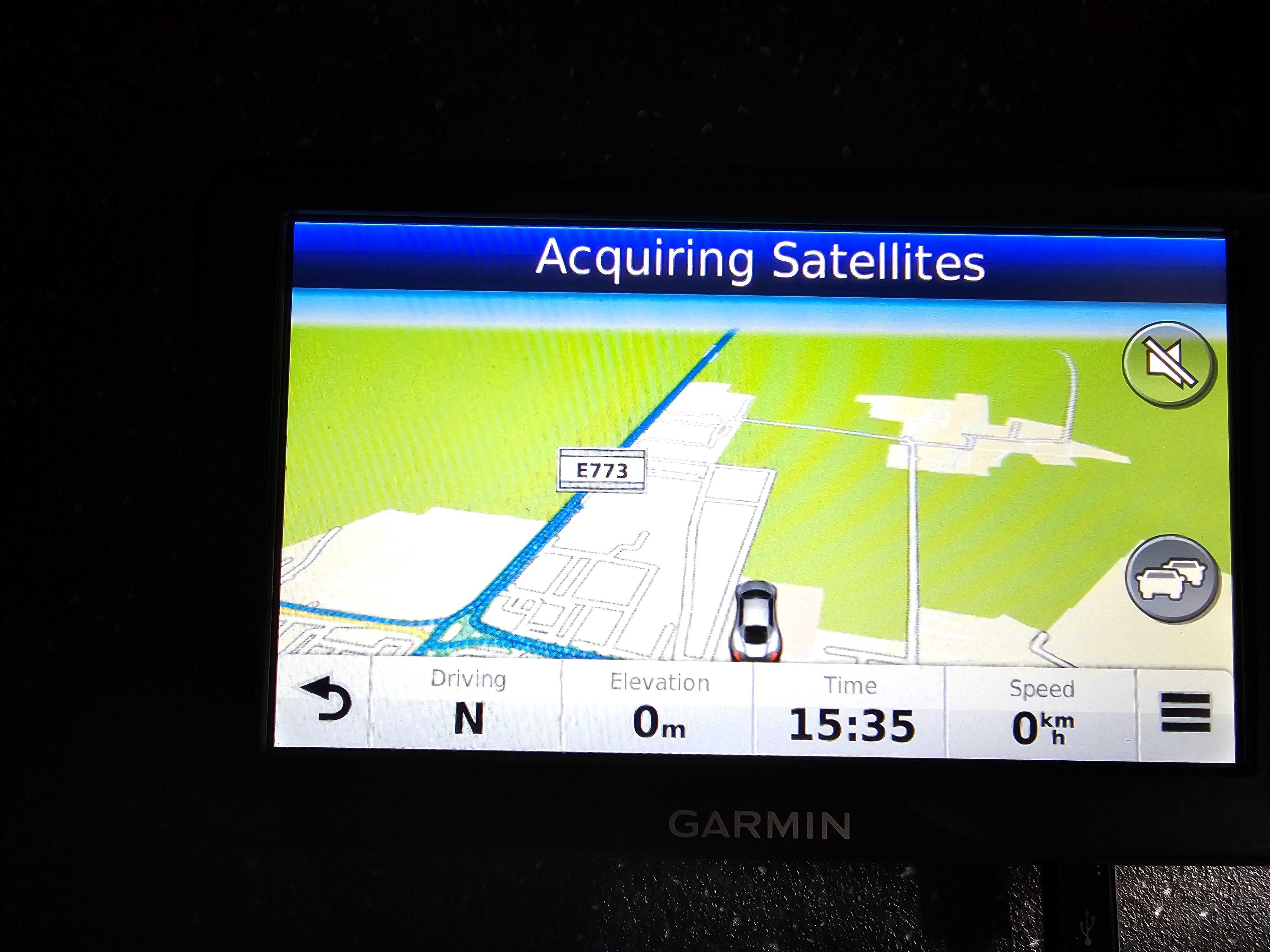 Продавам GPS GARMIN с автоматична задна камера