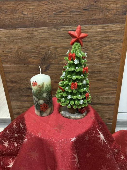 Коледни свещи и елхички