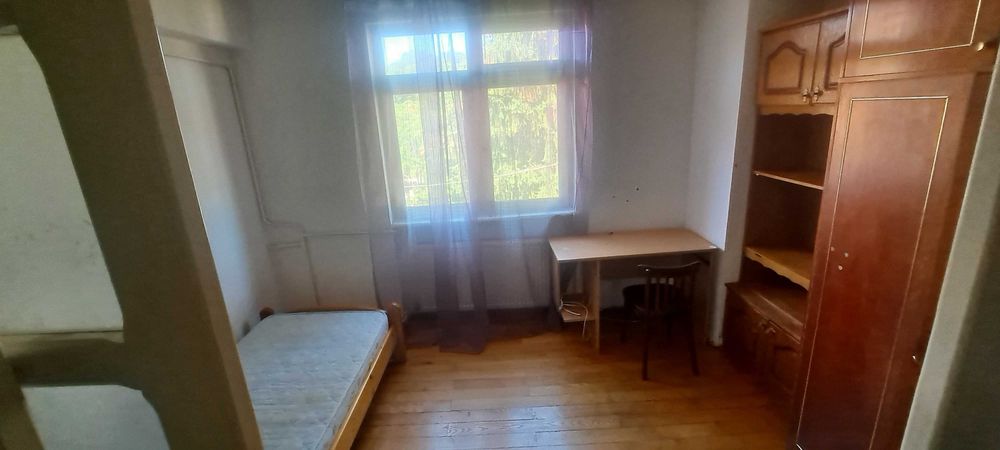 Dau in chirie apartament 2 camere in centru