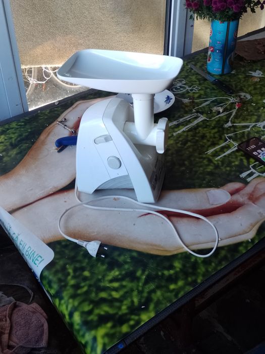 Vând robot de bucătărie