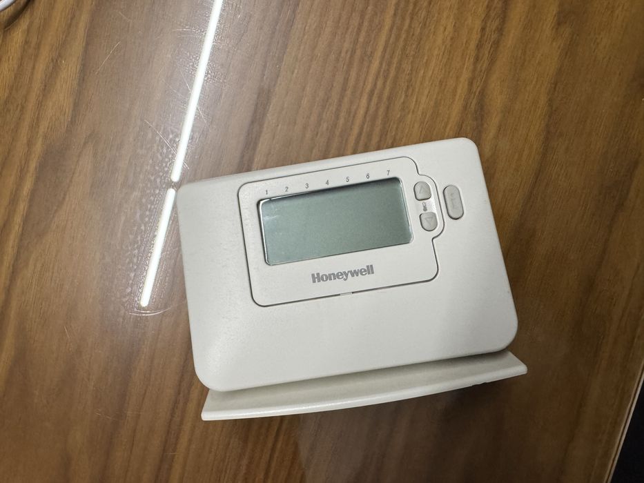 Термостат / стаен програматор Honeywell CM927