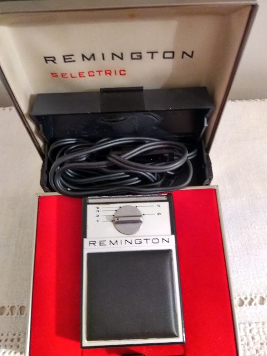 Aparat de ras Remington SElectric, vintage + accesorii, made in Italy