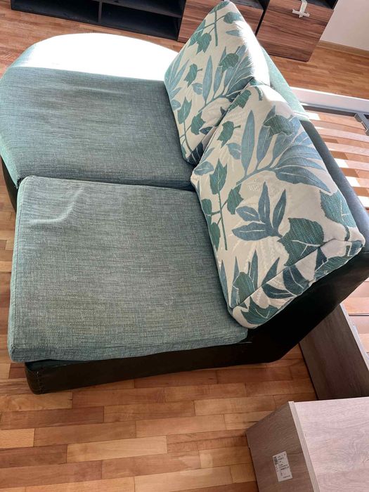 Продавам диван от две части