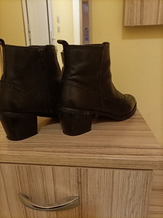 Черни дамски боти от естествена кожа