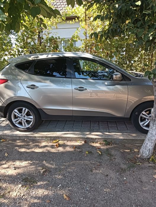 SUV Hyundai i35 full