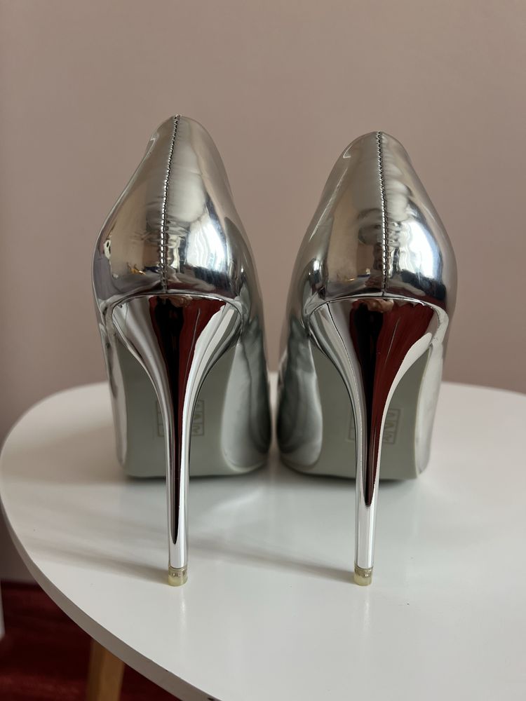 Сребърни и (лека розово) златни обувки с токчета 36 размер