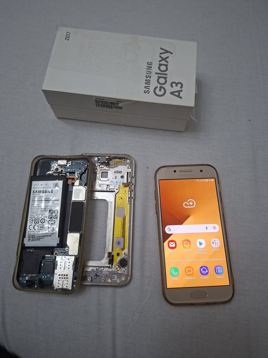 Samsung A3 2017 + един същия за части