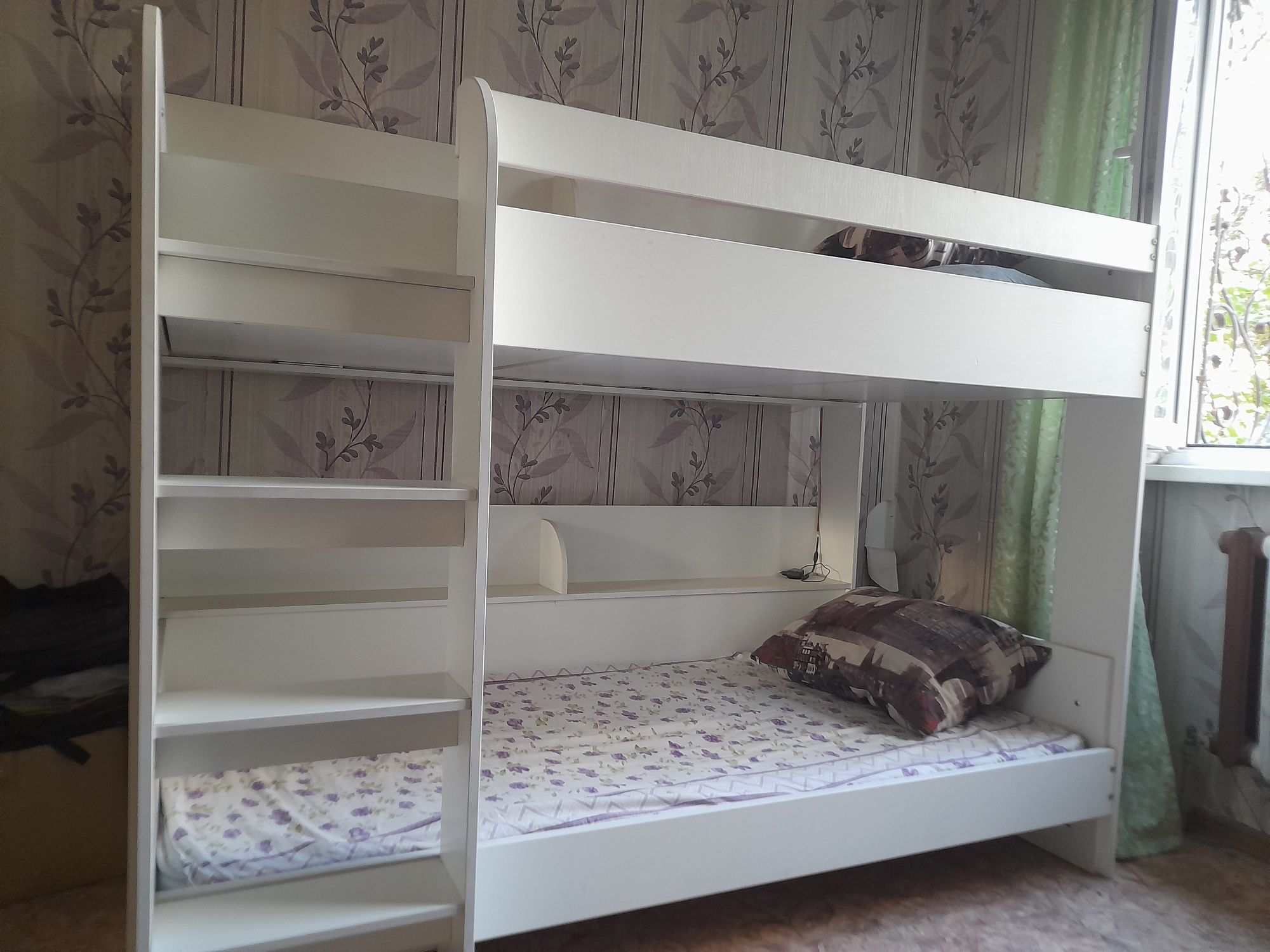 Продам кровать двухяростную