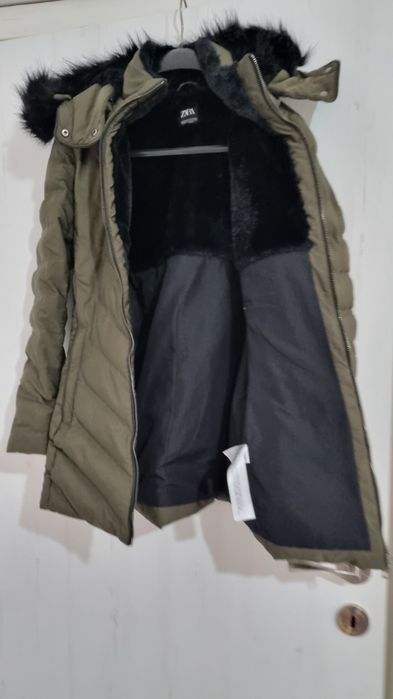 Geaca Zara masura cu pene si puf, stare f buna, purtata putin