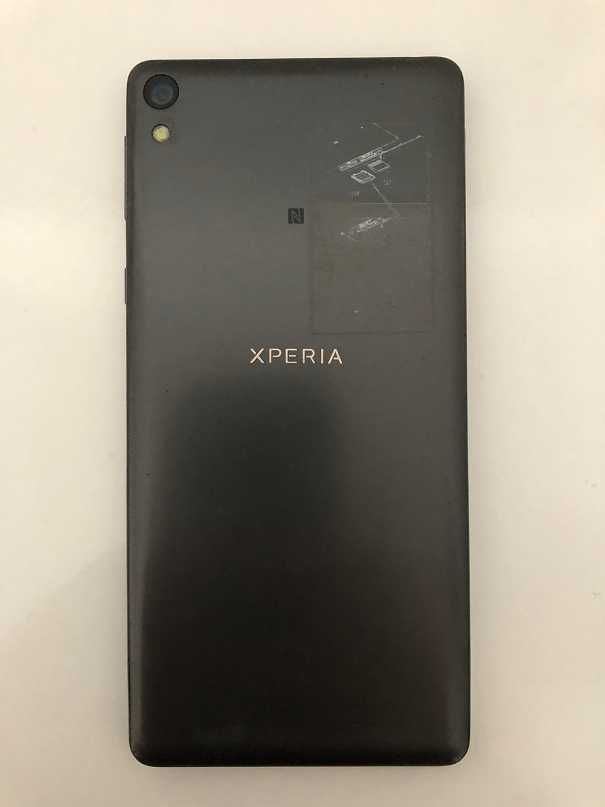Смартфон SONY Xperia E5 с инсталирана MINECRAFT