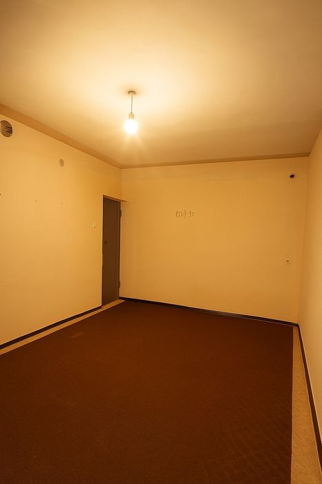 Srochno sotiladi 2 xonali kvartira  termiz shaxar markazi