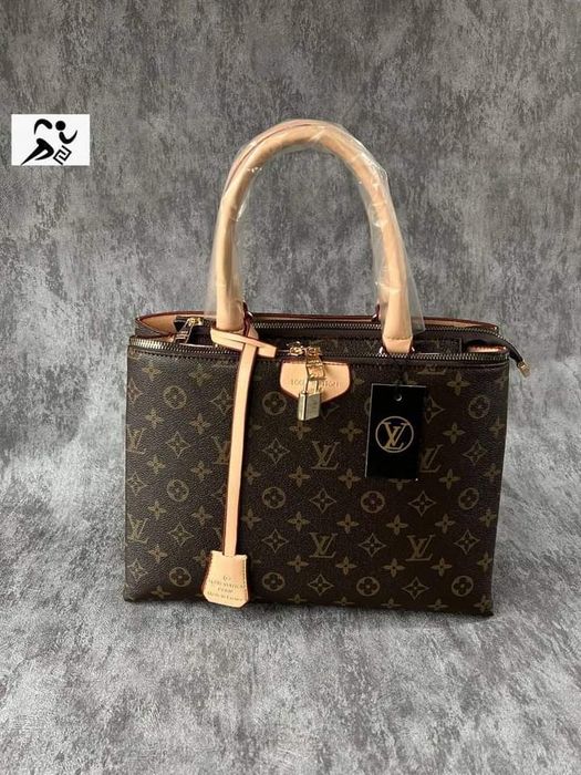 Set damă, geanta +portofel +curea,super model, saculet, etichetă inclu