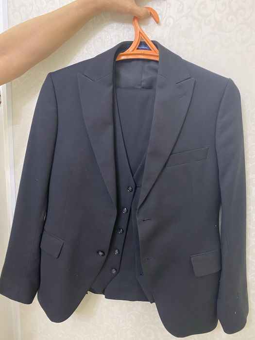 Мужской кастюм-тройка