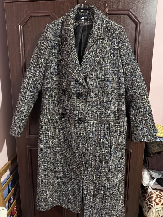 Продам пальто. Теплое носить сейчас самое то.
