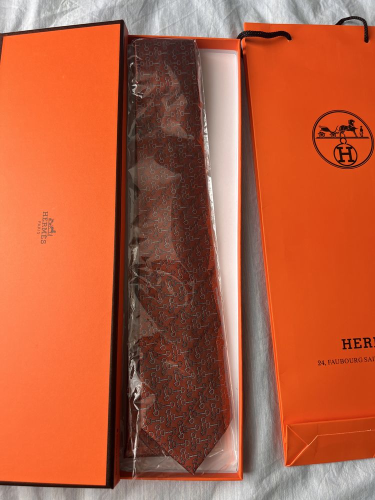 Cravata noua HERMES