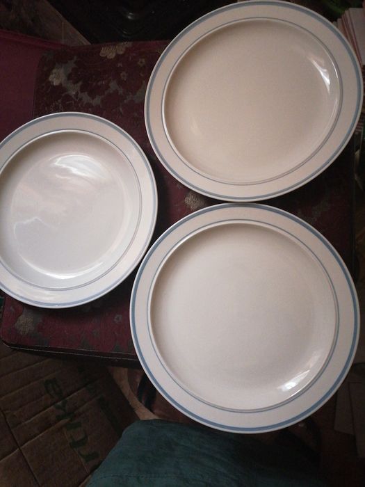 Тарелки d26 плоские 3шт, фруктовница, чайник небольшой