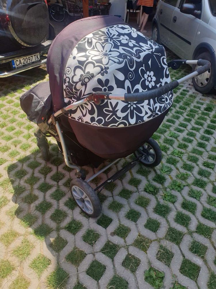 Бебешка количка за близнаци