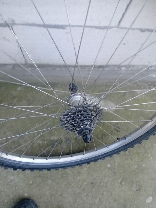 Vând două roți de bicicletă