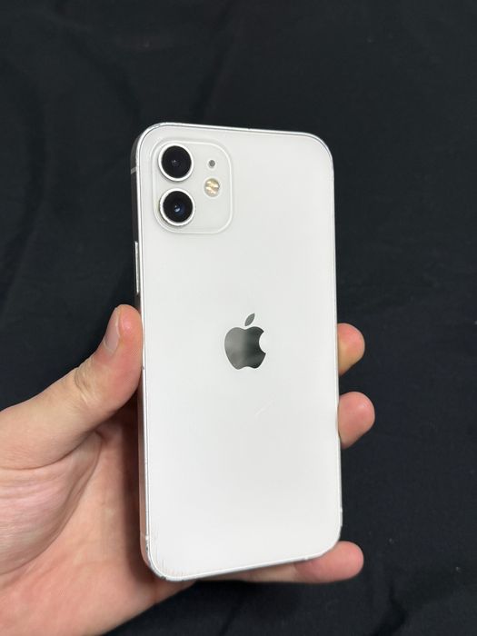 Продам Iphone 12 айфон